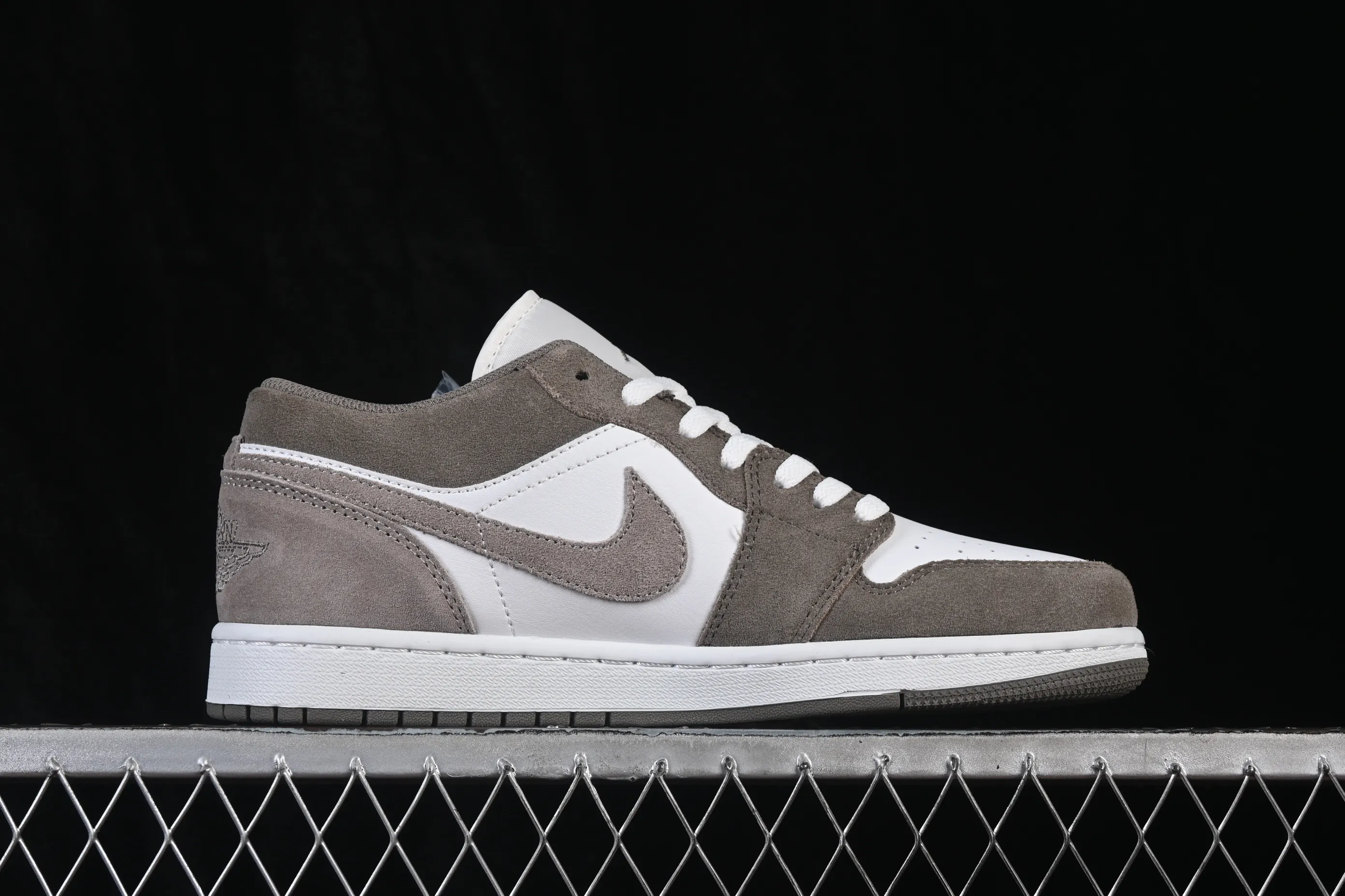 All categories Air Jordan Jordan series basketball shoes Air Jordan 1 Low Air Jordan 1 Low AJ1 Joe 1 white gray low-top retro cultural basketball shoes 553558-046